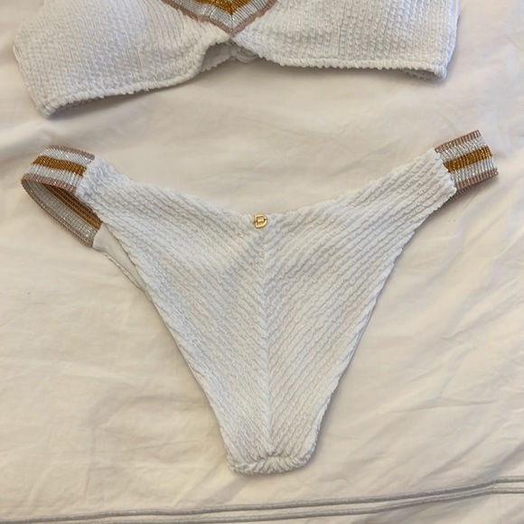 Bikini - Picture 4 of 8